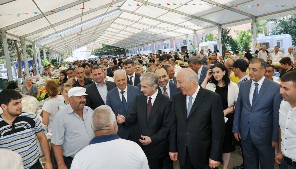 Baş nazirin müavini Sumqayıt yarmarkasında – FOTOLAR Baş nazirin müavini Sumqayıt yarmarkasında – FOTOLAR