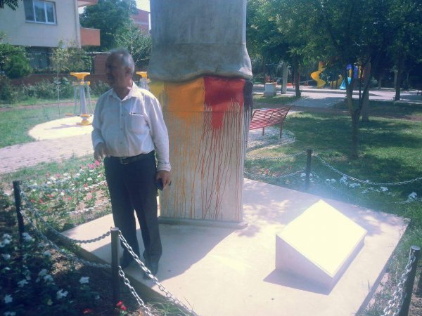 İzmirdə ölkəmizi təmsil edənlər: Xocalı abidəsi ucaldan Azərbaycan sevdalısı - REPORTAJ (FOTOLAR) İzmirdə ölkəmizi təmsil edənlər: Xocalı abidəsi ucaldan Azərbaycan sevdalısı - REPORTAJ (FOTOLAR)
