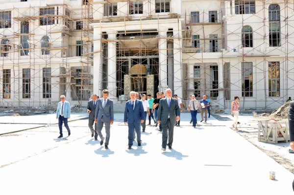 Zakir Fərəcov Sumqayıtda müasir üslubda inşa edilən Heydər Əliyev Mərkəzində – FOTOLAR