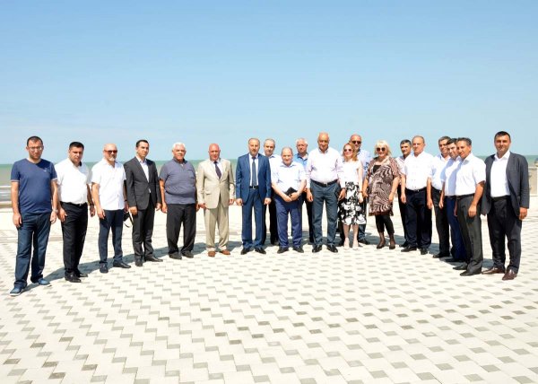 Ölkənin tanınmış həkimləri Sumqayıt bulvarında – FOTOLAR Ölkənin tanınmış həkimləri Sumqayıt bulvarında – FOTOLAR