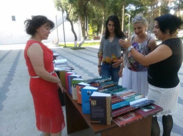 Sumqayıtda “Yaya kitabla”  - FOTO