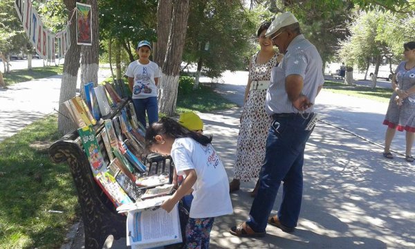 Sumqayıtda “Oxu skamyası“ - FOTOLAR Sumqayıtda “Oxu skamyası“ - FOTOLAR