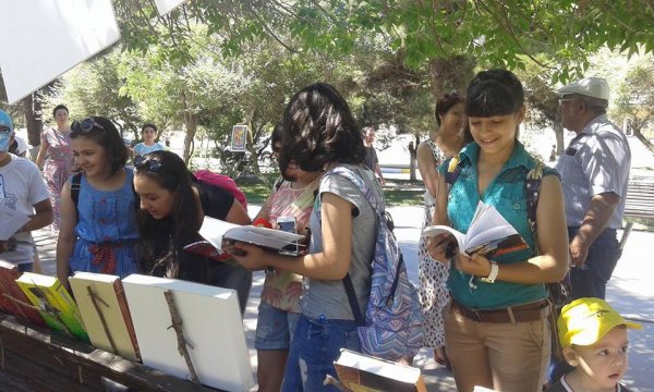Sumqayıtda “Oxu skamyası“ - FOTOLAR Sumqayıtda “Oxu skamyası“ - FOTOLAR
