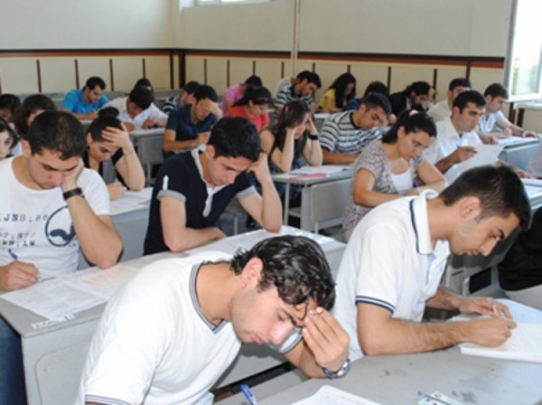 Sumqayıtda “Oxu skamyası“ - FOTOLAR Sumqayıtda “Oxu skamyası“ - FOTOLAR