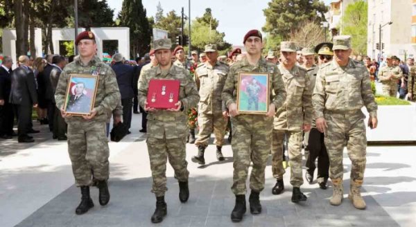 Sumqayıtın aprel döyüşlərində sonuncu ŞƏHİDİ - FOTOLAR Sumqayıtın aprel döyüşlərində sonuncu ŞƏHİDİ - FOTOLAR