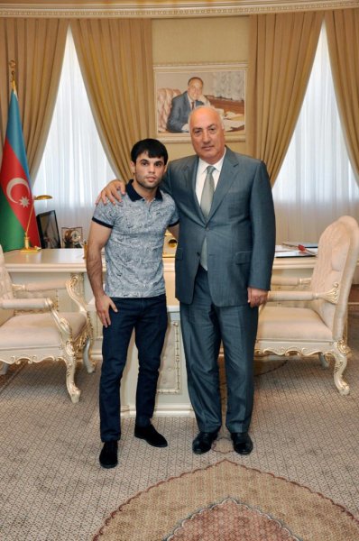 Zakir Fərəcov Olimpiya və Paralimpiya Oyunlarında iştirak edəcək Sumqayıt idmançıları ilə görüşdü - FOTOLAR Zakir Fərəcov Olimpiya və Paralimpiya Oyunlarında iştirak edəcək Sumqayıt idmançıları ilə görüşdü - FOTOLAR