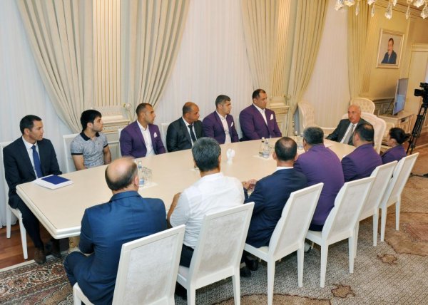 Zakir Fərəcov Olimpiya və Paralimpiya Oyunlarında iştirak edəcək Sumqayıt idmançıları ilə görüşdü - FOTOLAR Zakir Fərəcov Olimpiya və Paralimpiya Oyunlarında iştirak edəcək Sumqayıt idmançıları ilə görüşdü - FOTOLAR