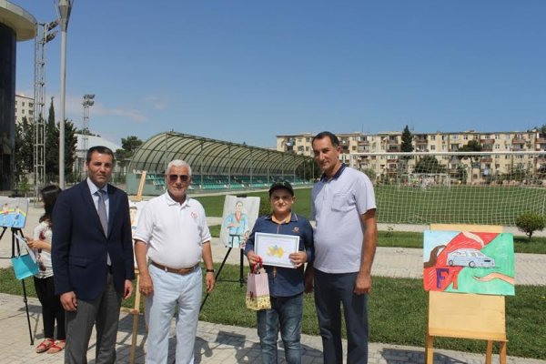 Sumqayıtda “Olimpiya Oyunları yeniyetmələrin gözü ilə” adlı rəsm sərgisi keçirilib - FOTO Sumqayıtda “Olimpiya Oyunları yeniyetmələrin gözü ilə” adlı rəsm sərgisi keçirilib - FOTO