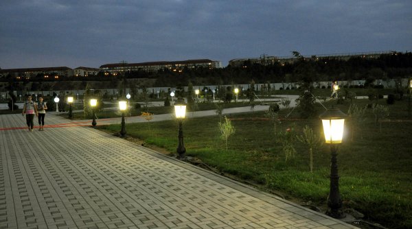 Sumqayıtın yeni bulvarının gecə görüntüləri – FOTOLAR Sumqayıtın yeni bulvarının gecə görüntüləri – FOTOLAR