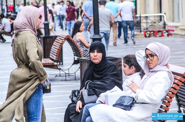 Ərəblər Bakıya niyə axışır: "Qızlarınız açıq-saçıq geyinir…"- (REPORTAJ)