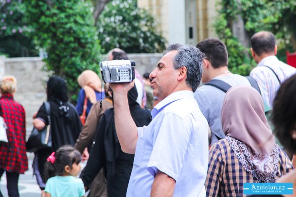 Ərəblər Bakıya niyə axışır: "Qızlarınız açıq-saçıq geyinir…"- (REPORTAJ)