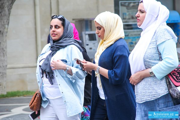 Ərəblər Bakıya niyə axışır: "Qızlarınız açıq-saçıq geyinir…"- (REPORTAJ)
