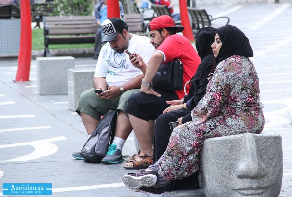 Ərəblər Bakıya niyə axışır: "Qızlarınız açıq-saçıq geyinir…"- (REPORTAJ)