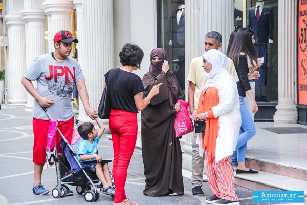 Ərəblər Bakıya niyə axışır: "Qızlarınız açıq-saçıq geyinir…"- (REPORTAJ)