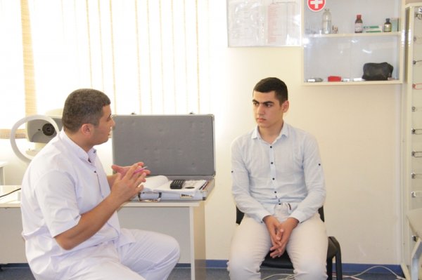 "Unikal" klinikasından Sumqayıtda ən çox bal toplayan abituriyentlərə pulsuz müayinə - FOTOLAR