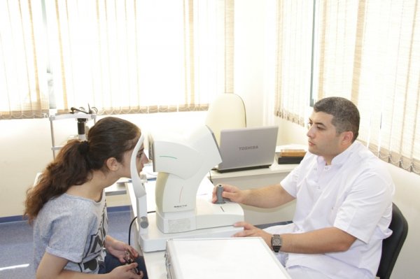 "Unikal" klinikasından Sumqayıtda ən çox bal toplayan abituriyentlərə pulsuz müayinə - FOTOLAR
