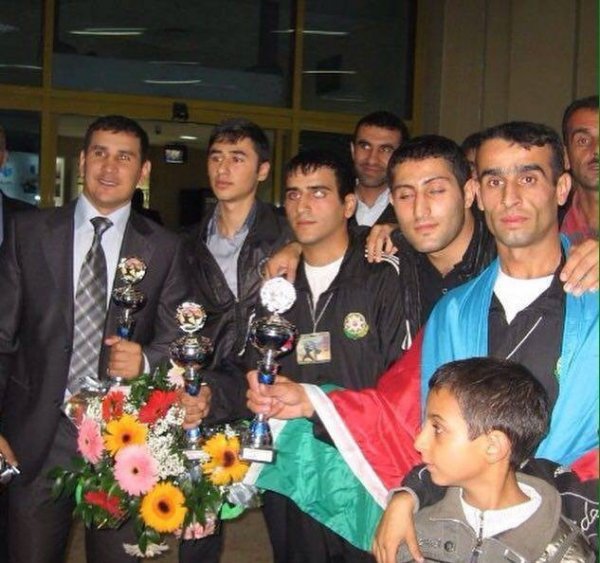 Zirvədən enişə: Dünya çempionu tikintidə fəhlə işləyir - FOTOLAR