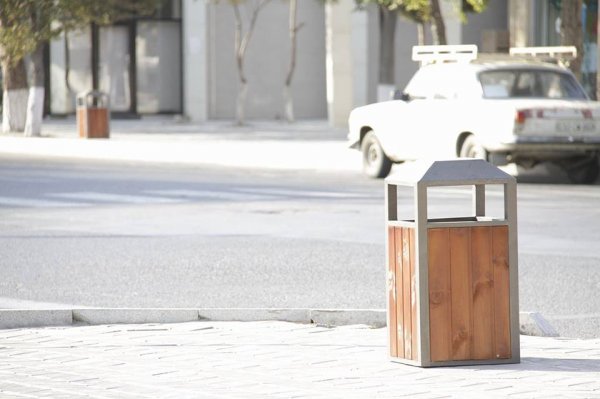 Sumqayıtın mərkəzi küçələrində yeni zibil qutuları - FOTOLAR