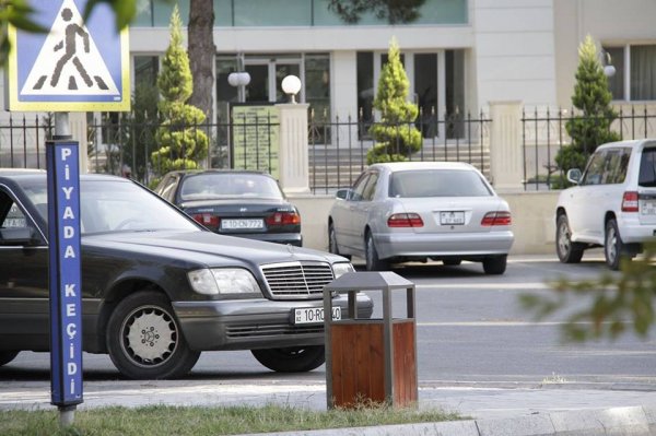 Sumqayıtın mərkəzi küçələrində yeni zibil qutuları - FOTOLAR