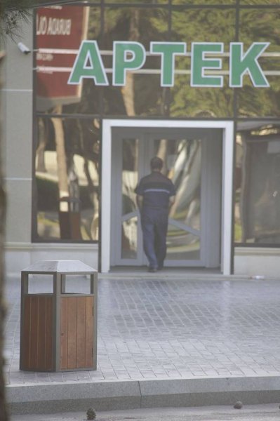 Sumqayıtın mərkəzi küçələrində yeni zibil qutuları - FOTOLAR