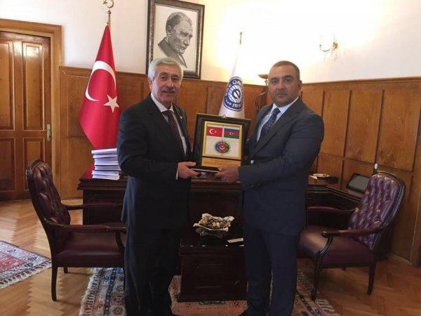 DAK və AKİDER-in kollektivi EGE universitetinin yeni rektoru ilə görüşüb - FOTOLAR