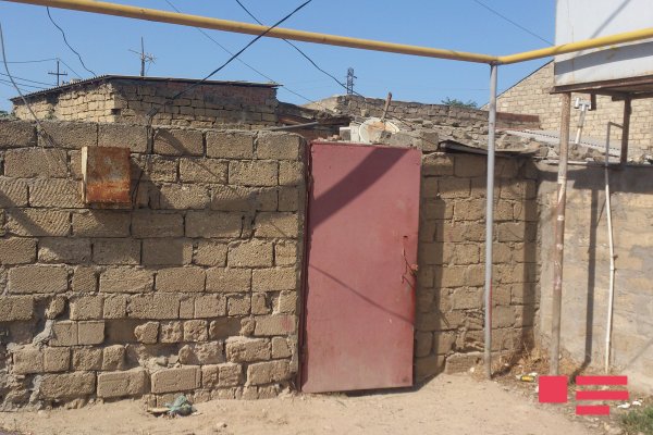 Bakıda salfet satan 10 yaşlı Fidan: “Təzə paltar istəyərdim, ayaqqabı da...” - REPORTAJ