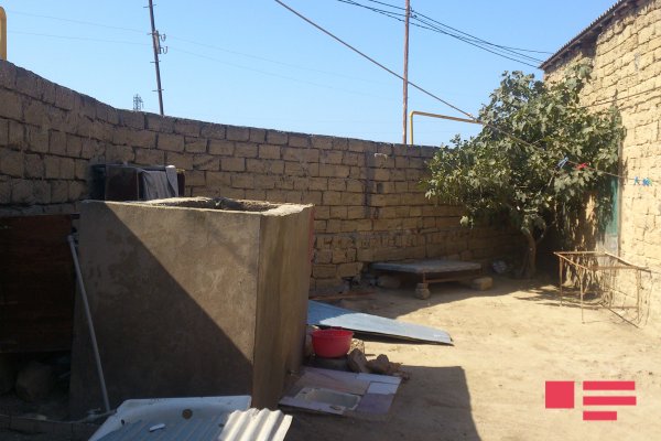 Bakıda salfet satan 10 yaşlı Fidan: “Təzə paltar istəyərdim, ayaqqabı da...” - REPORTAJ