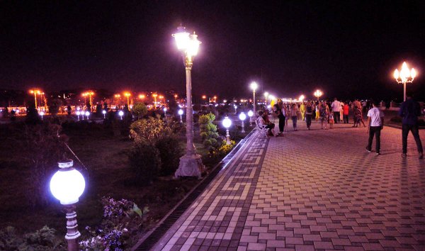 Sumqayıtın yeni bulvarının gecə görüntüləri – FOTOLAR Sumqayıtın yeni bulvarının gecə görüntüləri – FOTOLAR