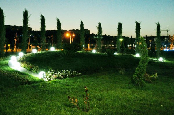 Sumqayıtın yeni bulvarının gecə görüntüləri – FOTOLAR Sumqayıtın yeni bulvarının gecə görüntüləri – FOTOLAR