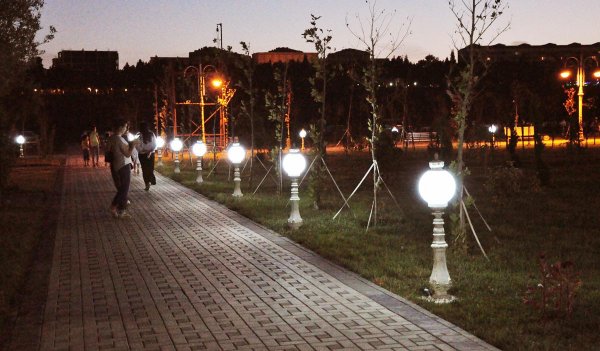Sumqayıtın yeni bulvarının gecə görüntüləri – FOTOLAR Sumqayıtın yeni bulvarının gecə görüntüləri – FOTOLAR