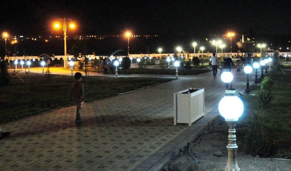 Sumqayıtın yeni bulvarının gecə görüntüləri – FOTOLAR Sumqayıtın yeni bulvarının gecə görüntüləri – FOTOLAR