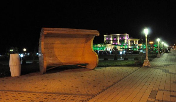 Sumqayıtın yeni bulvarının gecə görüntüləri – FOTOLAR Sumqayıtın yeni bulvarının gecə görüntüləri – FOTOLAR