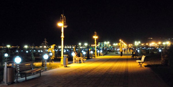 Sumqayıtın yeni bulvarının gecə görüntüləri – FOTOLAR Sumqayıtın yeni bulvarının gecə görüntüləri – FOTOLAR