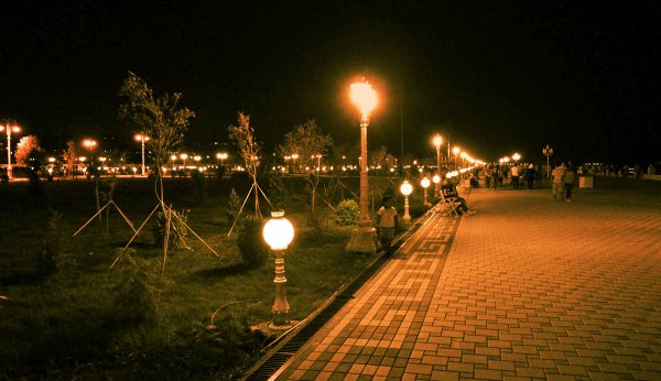 Sumqayıtın yeni bulvarının gecə görüntüləri – FOTOLAR Sumqayıtın yeni bulvarının gecə görüntüləri – FOTOLAR