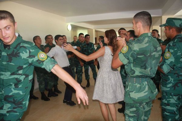 Sumqayıt şəhər Mədəniyyət Evinin kollektivi hərbi hissədə konsert proqramı ilə cıxış edib -FOTO Sumqayıt şəhər Mədəniyyət Evinin kollektivi hərbi hissədə konsert proqramı ilə cıxış edib -FOTO