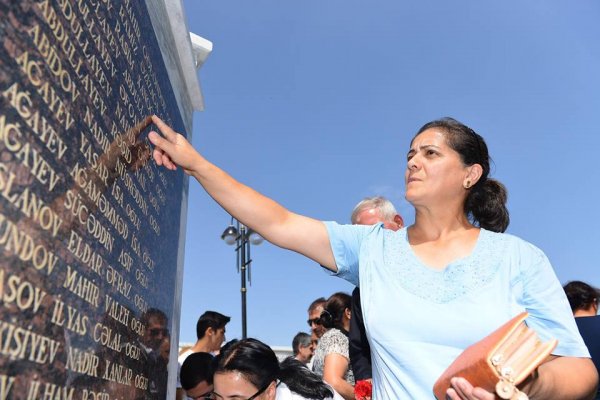 Sumqayıtda 54 şəhidin şərəfinə xatirə kompleksi ucaldılıb - FOTOLAR