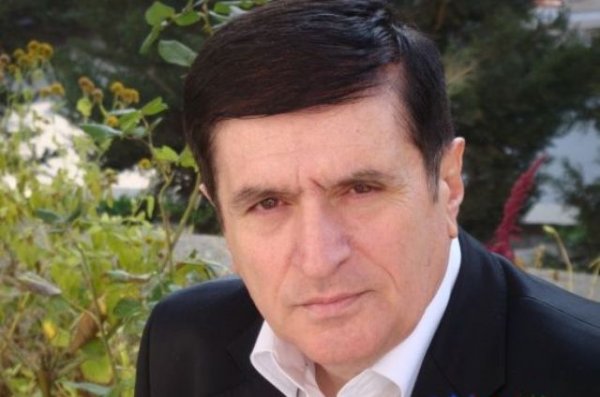 "Bu ağrı indiyədək ürəyimi deşir" - Baloğlan Əşrəfov və sumqayıtlı şair arasında QALMAQAL "Bu ağrı indiyədək ürəyimi deşir" - Baloğlan Əşrəfov və sumqayıtlı şair arasında QALMAQAL