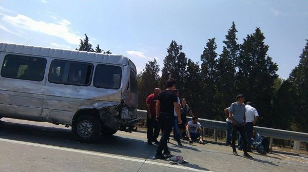Bakı-Sumqayıt yolunda avtobus qəzası: yaralılar var - FOTOLAR Bakı-Sumqayıt yolunda avtobus qəzası: yaralılar var - FOTOLAR