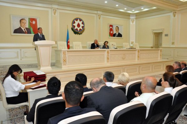 Sumqayıtda dərs ilini əla qiymətlərlə başa vuran şagirdlərin sayı 10 minə  çatıb - FOTO