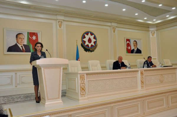 Sumqayıtda dərs ilini əla qiymətlərlə başa vuran şagirdlərin sayı 10 minə  çatıb - FOTO