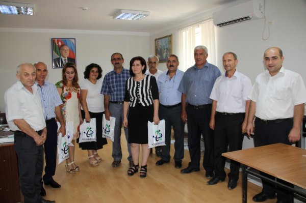 Sumqayıtda 1000-ə yaxın ailəyə bayram sovqatı paylanıb - FOTO Sumqayıtda 1000-ə yaxın ailəyə bayram sovqatı paylanıb - FOTO