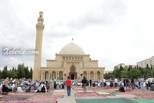 Sumqayıtda bayram namazı qılınıb - FOTOLAR