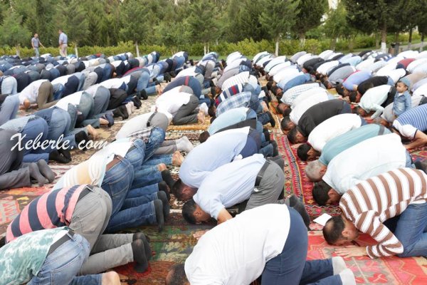 Sumqayıtda bayram namazı qılınıb - FOTOLAR