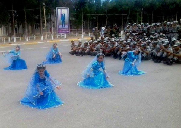 Sumqayıtın mədəniyyət müəssisələrinin kollektivləri hərbi hissələrdə konsert proqramı ilə çıxış edib - FOTO