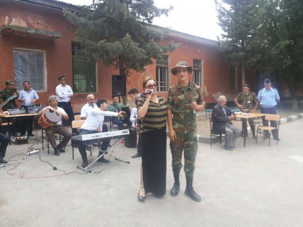 Sumqayıtın mədəniyyət müəssisələrinin kollektivləri hərbi hissələrdə konsert proqramı ilə çıxış edib - FOTO