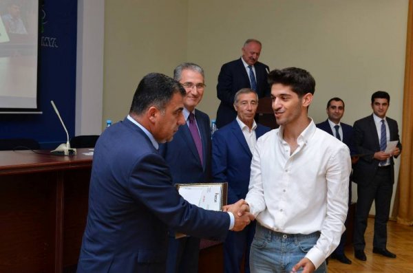 Sumqayıtda “Petkim Petrokimya Holding” şirkətində təcrübə mübadiləsindən qayıdan tələbələrlə görüş keçirilib - FOTO Sumqayıtda “Petkim Petrokimya Holding” şirkətində təcrübə mübadiləsindən qayıdan tələbələrlə görüş keçirilib - FOTO