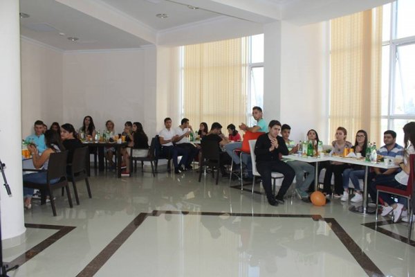Sumqayıtda gənc könüllülər təltif olundu - FOTO