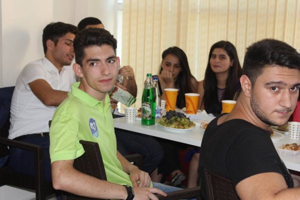 Sumqayıtda gənc könüllülər təltif olundu - FOTO