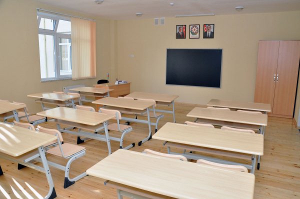 Sumqayıtın icra başçısı məktəblilərin bayram tədbirlərində iştirak edib – FOTOLAR Sumqayıtın icra başçısı məktəblilərin bayram tədbirlərində iştirak edib – FOTOLAR