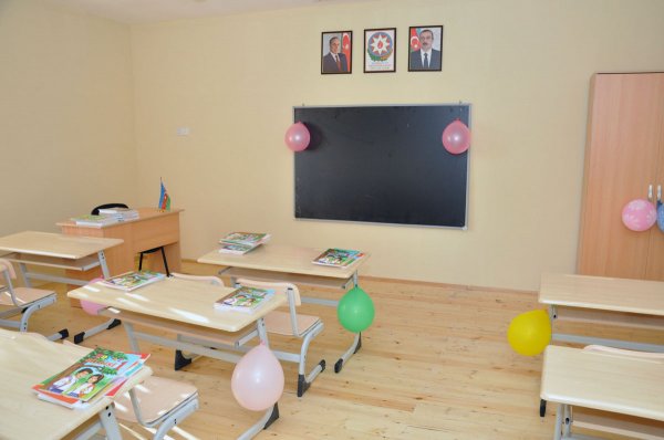 Sumqayıtın icra başçısı məktəblilərin bayram tədbirlərində iştirak edib – FOTOLAR Sumqayıtın icra başçısı məktəblilərin bayram tədbirlərində iştirak edib – FOTOLAR